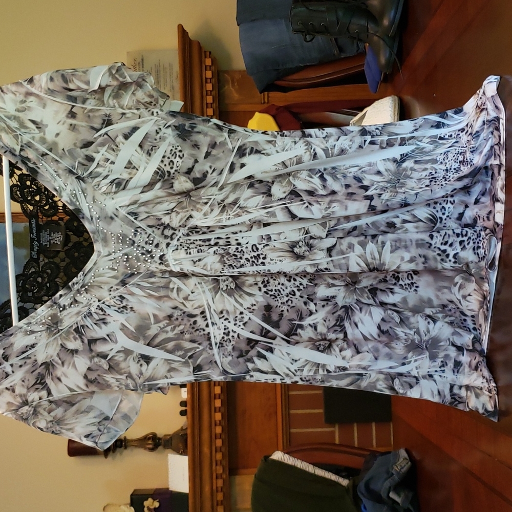 Womens short sleeve top